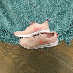 Pink/salmon Nike air maxes women’s